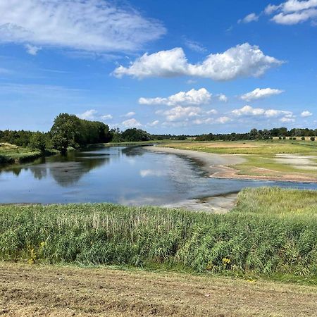 Oosterschelde Lodge Met Veel Privacy En Dicht Bij Het Water Scherpenisse Exteriör bild